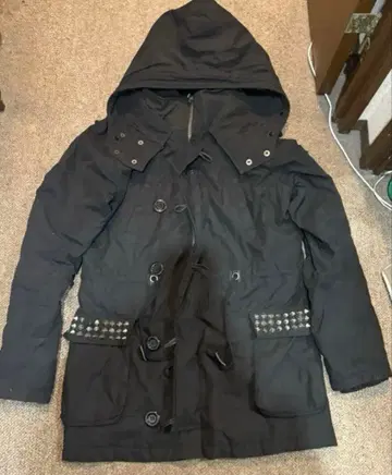 스터드 장식 블랙 모즈 코트