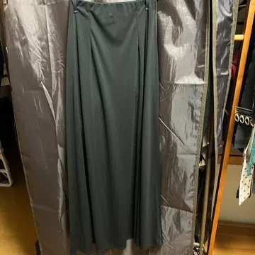 다크 그레이 플레어 롱 스커트