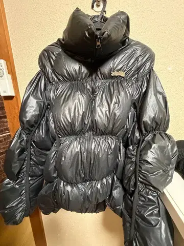 AELFRIC EDEN 볼륨 다운 자켓 블랙