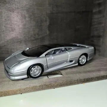 Maisto 1/24 재규어 XJ220