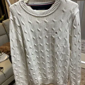 새상품 TOMMY HILFIGER 화이트 케이블 니트 스웨터