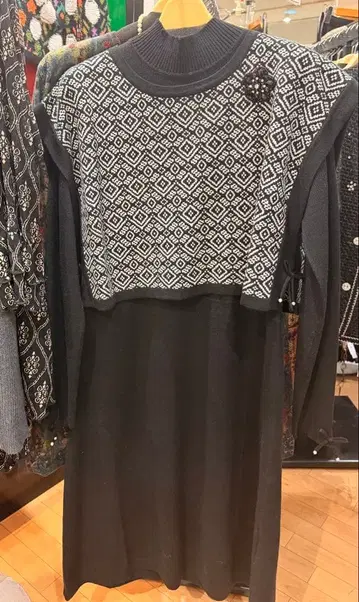 3할 할인, 슈퍼 뷰티, 기하학 패턴의 긴팔 원피스 42 사이즈