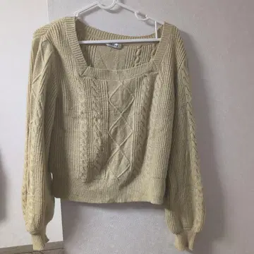 INGNI 크림색 케이블 짜임 스웨터