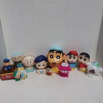 짱구는 못말려 소프트 비닐 피규어 세트입니다.