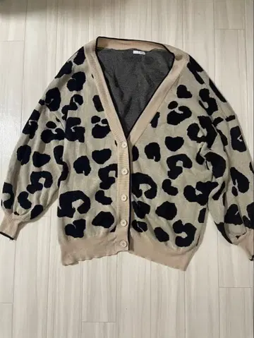 GYDA 제이디 레오파드 라메 오버 가디건