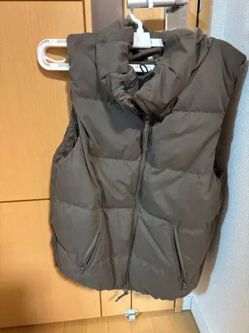 브라운 후드 부착 다운 베스트 사이즈 7