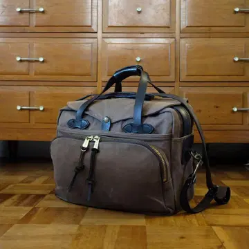 FILSON 러기드 트윌 패디드 컴퓨터 백