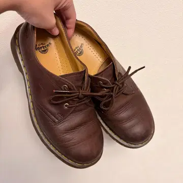 Dr. Martens 브라운 로퍼 37