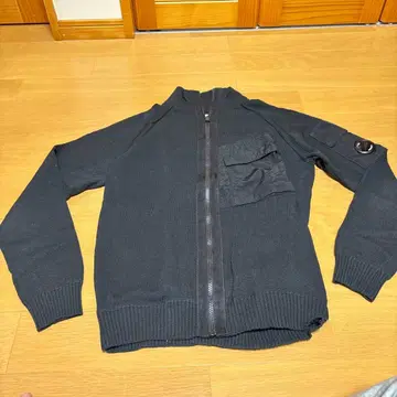 C.P. COMPANY 블랙 풀 집업 니트
