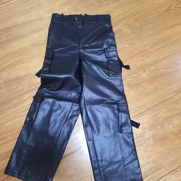 jouetie 블랙 합성 피혁 카고 팬츠 사이드 포켓 포함