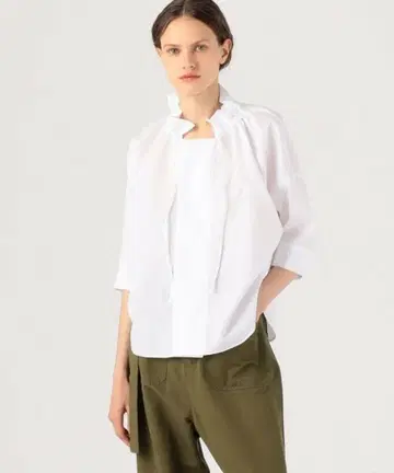 Tomorrowland 화이트 반팔 셔츠 프론트 버튼 포함