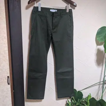 유니클로 INES DE LA FRESSANGE 올리브 그린 치노 팬츠
