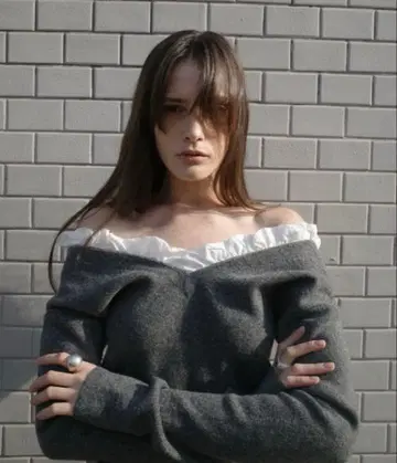 당일 발송 CLANE 프릴 V넥 니트 탑 그레이