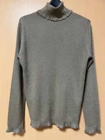 [ 레리안 ] 새상품급 터틀 니트탑 9호