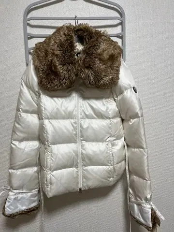 ARMANI EA7 아르마니 인조 모피 후드 다운 자켓 화이트