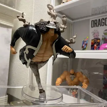 트라팔가 D 워터 로 피규어