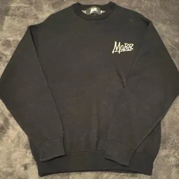 MoBB. 블랙 맨투맨 니트