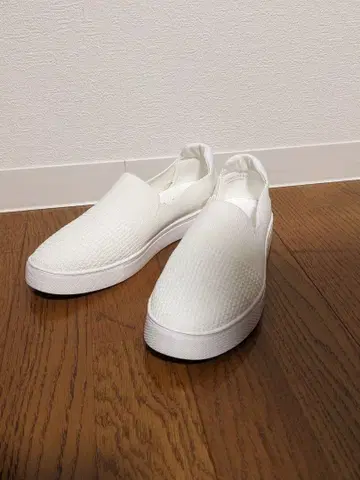 [새상품] steppi 화이트 플랫슈즈 6H (24.5)