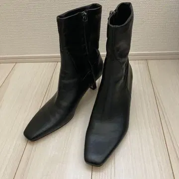 ZARA 숏 기장 스퀘어 부츠