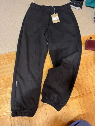 On 브랜드의 맨투맨 팬츠