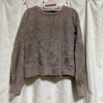 노엘라 그레이 퍼 후드 긴팔 니트 레이스 장식 포함