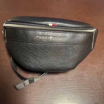 TOMMY HILFIGER 블랙 웨스트 파우치