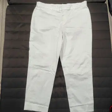 화이트 슬림핏 캐주얼 팬츠