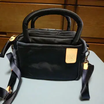 RUSSE MUKU 네이비 나일론 숄더백