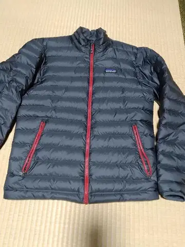 새상품급 좋은 배색 파타고니아 다운 스웨터 S 다크 그레이 & 빨간색