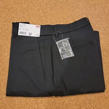 [새상품] UNIQLO 블랙 와이드 팬츠 M사이즈
