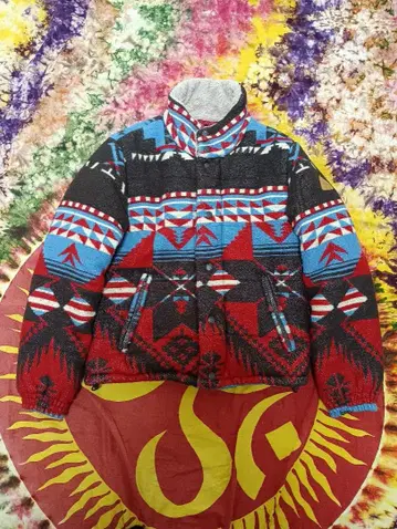 기하학 패턴 M 사이즈 다운 자켓