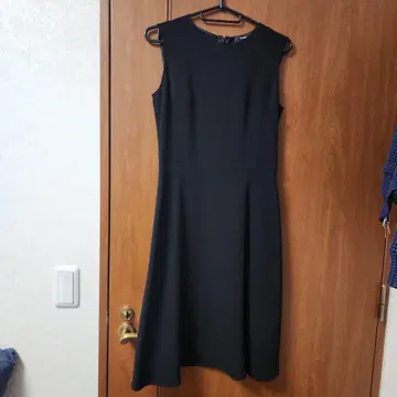 띠어리 블랙 슬리브리스 원피스