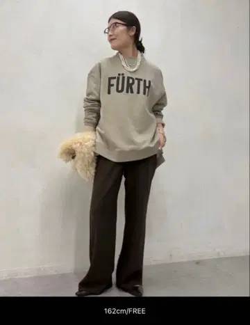 미사용 새상품 DouDou WEB 한정판 속기모 헴라인 로고 상의