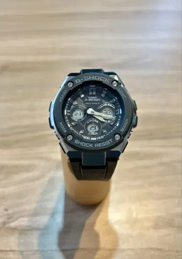 컨디션 최상 CASIO G-SHOCK GST-W300-1AJF 전파 솔라