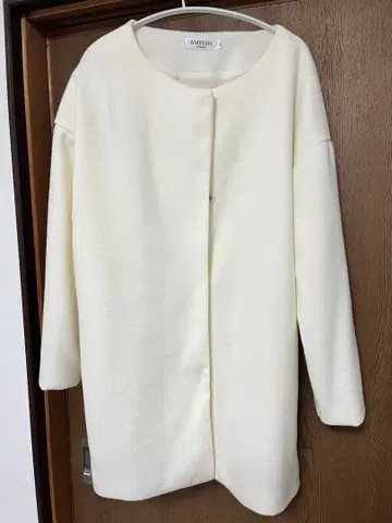 노카라 코트 화이트