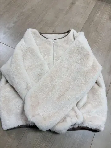 택없는 새상품 M 여성용 화이트 플리스 자켓 아우터