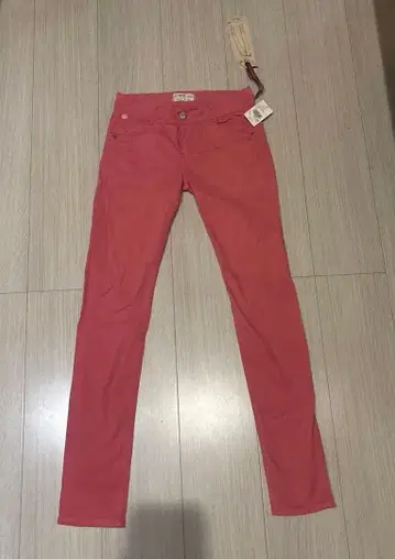 CHIPIE 핑크 슬림핏 팬츠 정가 13,545엔