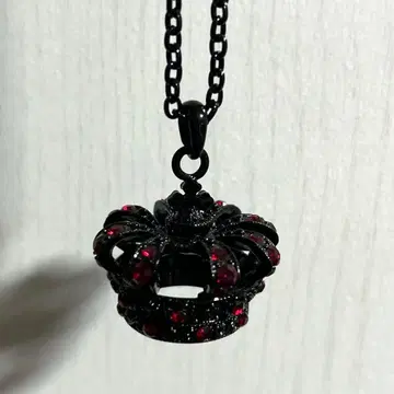 수요일의 앨리스 왕관 목걸이 빨간색 블랙 중간 사이즈