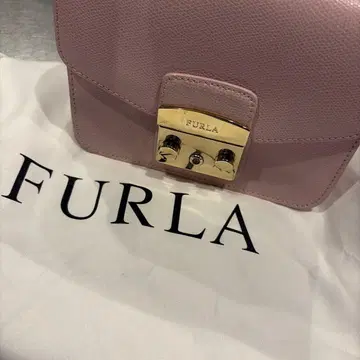 FURLA 핑크 플랩 숄더백 메트로폴리스