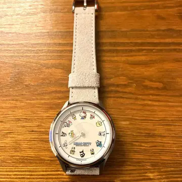 헬로키티 50주년 기념 손목시계