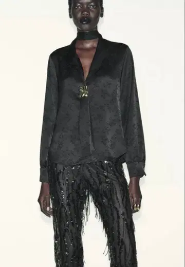 자카드 플라워즈 브로치 포함 셔츠