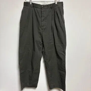 NEAT 카키 플리츠 치노 팬츠