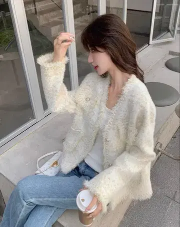 화이트 퍼 느낌 가디건