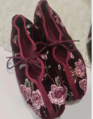 미사용 새상품 *. 메리제니 24.5cm 버건디 자수 발레 슈즈