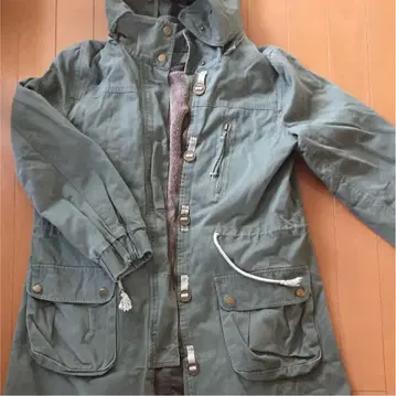 올리브 그린 후드 부착 모즈 코트