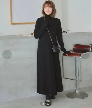 titivate 하이넥 플레어 실루엣 니트 원피스