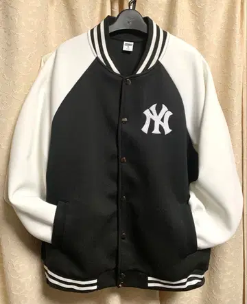 자켓 블랙 & 화이트 로고 와펜 부착 L 사이즈