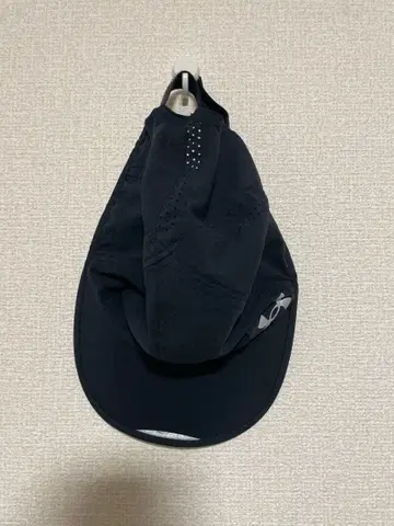 언더아머 블랙 캡 스포츠