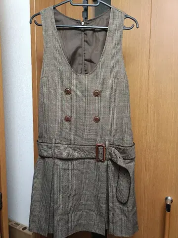 체크 무늬 슬리브리스 원피스