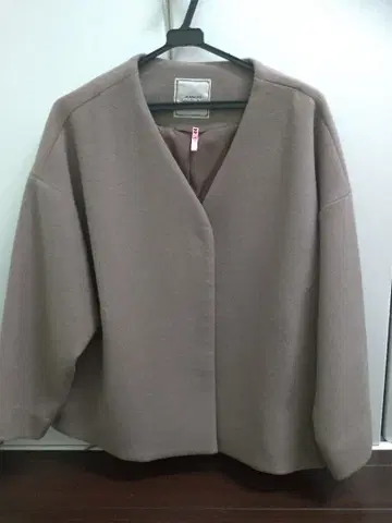 베이지 노카라 코트